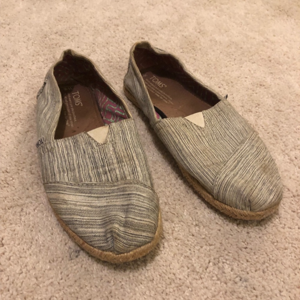 Toms!! - Picture 2 of 2